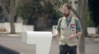 Dnes jsme zvyklí na chytré mobily, hodinky, auta, ledničky i slipy. Google vstupuje do prostředí papírové pošty a <a href="https://www.youtube.com/watch?v=hydLZJXG3Tk">představil Smartbox</a> – chytrou poštovní schránku, která třídí poštu, upozorní vás na nové dopisy a dokonce pozná roznašeče letáků a odmítne jejich spam.