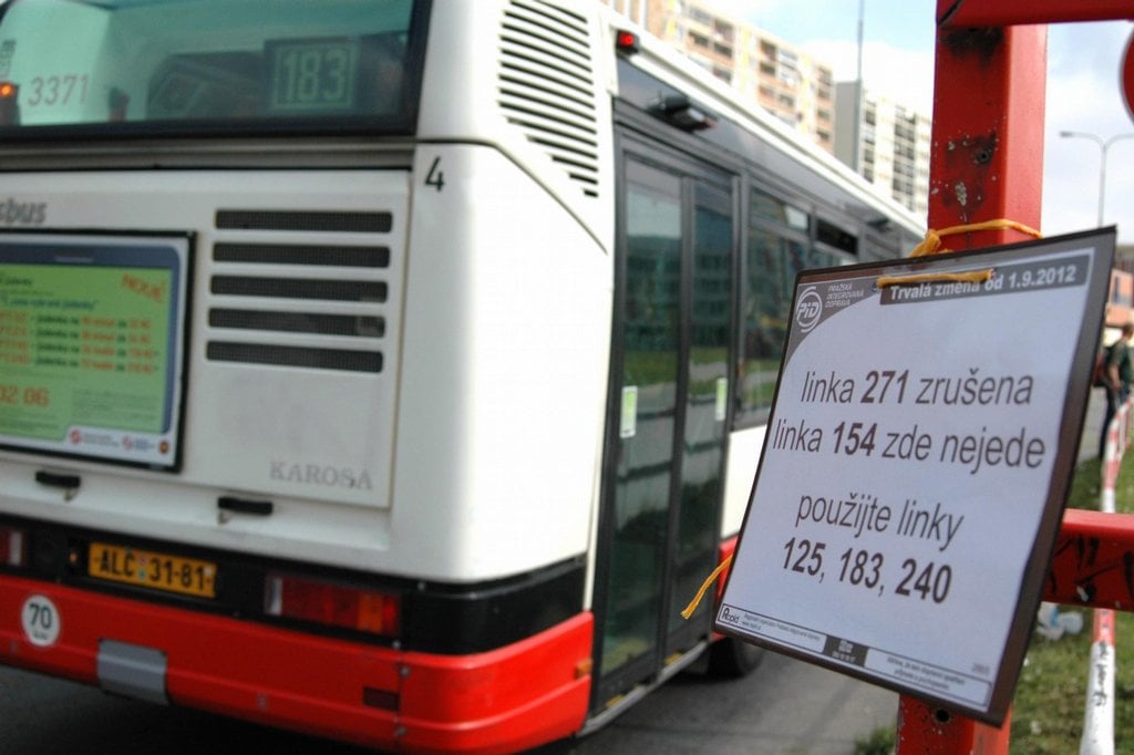 2014-12-cestujc3adcc3ad-se-pokouc5a1ejc3ad-orientovat-v-novc3bdc