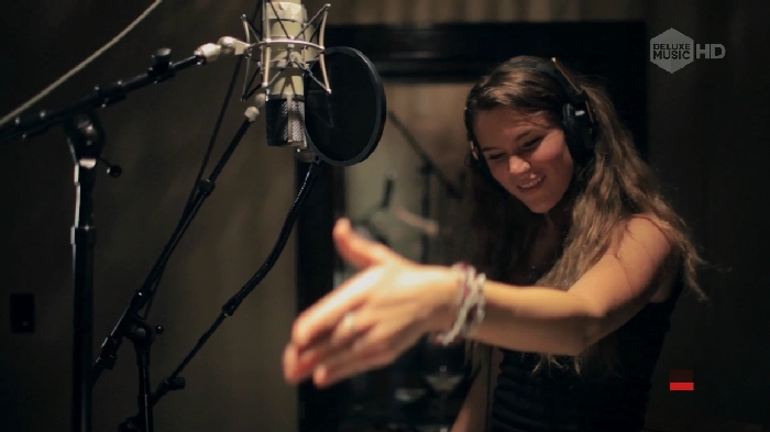 V nabídce Skylinku byla nahrazena stanice Deluxe Lounge HD programem Deluxe Music HD. Jeho distribuce může být ale pouze dočasná.