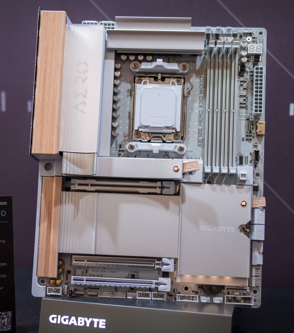 Dřevěné desky Gigabyte X870E Aero X3D Wood a X870E Aero X3D Dark Wood