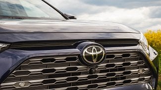 Náhledový obrázek - Toyota: Elektromobily se v Evropě nevyplatí, budeme se držet hybridů