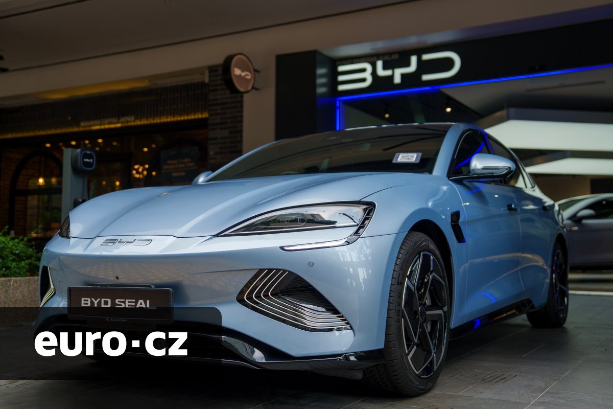 Čínské automobilky krachují kvůli nízkým maržím a nekonečným cenovým válkám. Nepomáhá jim ani rekordní export do zahraničí