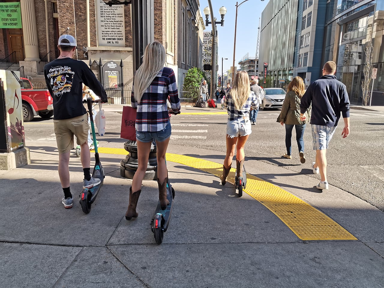 „Boom“ se sdílenými elektrickými koloběžkami v USA
