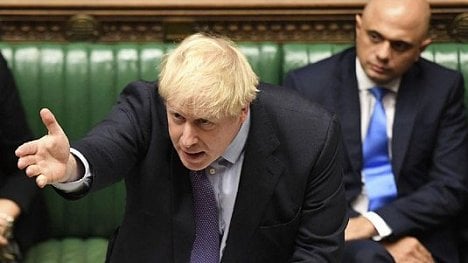 Náhledový obrázek - Johnson po porážce od poslanců odložil přijímání zákona k brexitu