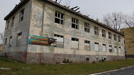 Náhledový obrázek - Bruntál bourá ošetřovnu okupantů. Chce mít park