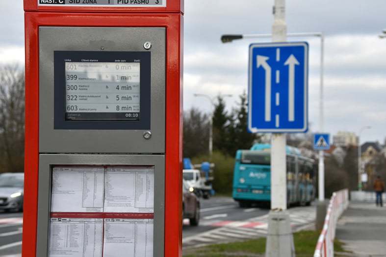 Digitální informační cedule v MHD v Kladně