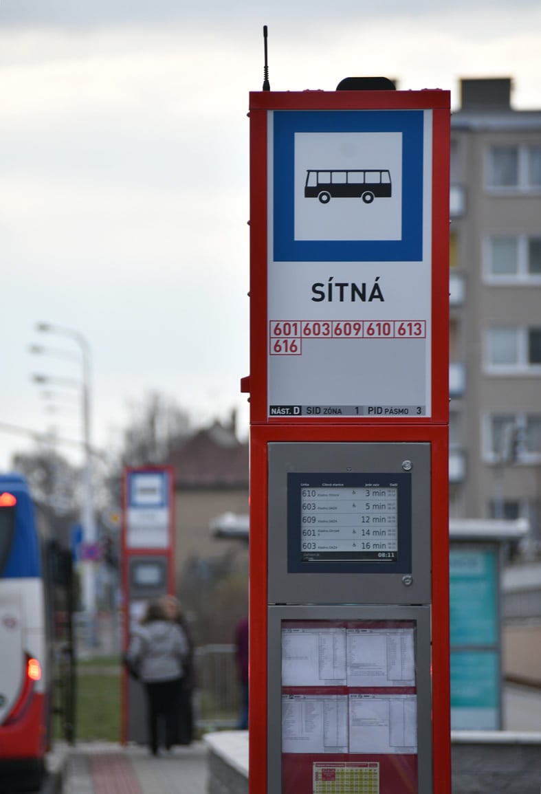 Digitální informační cedule v MHD v Kladně