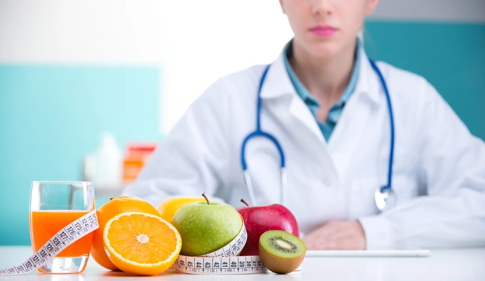 Do ketodiety byste se v ideálním případě neměli pouštět sami. Je rozhodně lepší poradit se s nutričním terapeutem nebo lékařem, jestli je tento způsob stravování vhodný i pro vás. S ketogenní dietou by měli být obzvláště opatrní diabetici nebo jedinci se srdečními problémy.