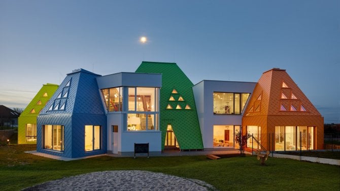 Hravá architektura pro nejmenší. Nové školky dokazují, že prostor, kde děti objevují svět, může být krásný, bezpečný i chytrý