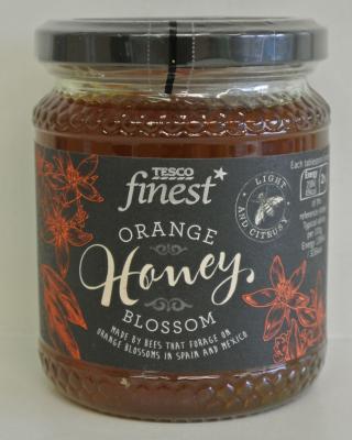 Tesco finest orange honey blossom 340 g. Nevyhovující parametr: aktivita diastázy. Med nevyhověl legislativním požadavkům na aktivitu enzymu diastáza. Aktivita enzymu klesá například stárnutím medu. Místo kontroly: Tesco Stores ČR a.s., Vimperk