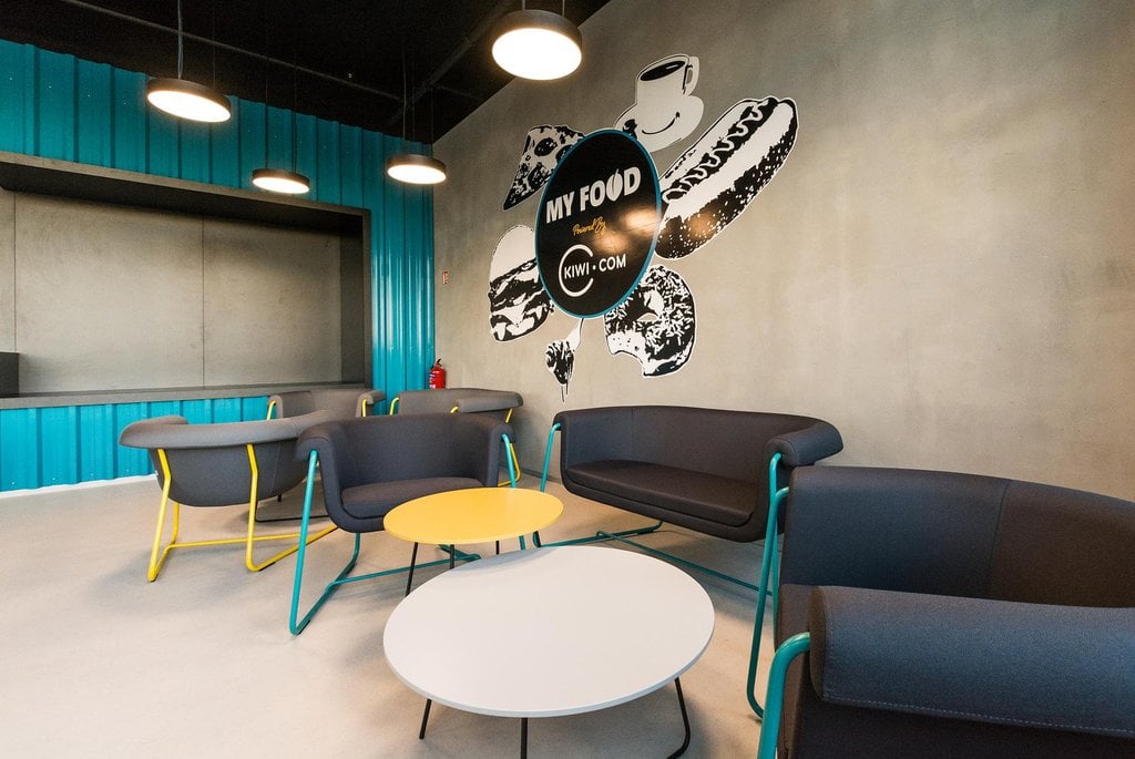 2011-04-novc3a9-kancelc3a1c599e-brnc49bnskc3a9ho-prodejce-letene