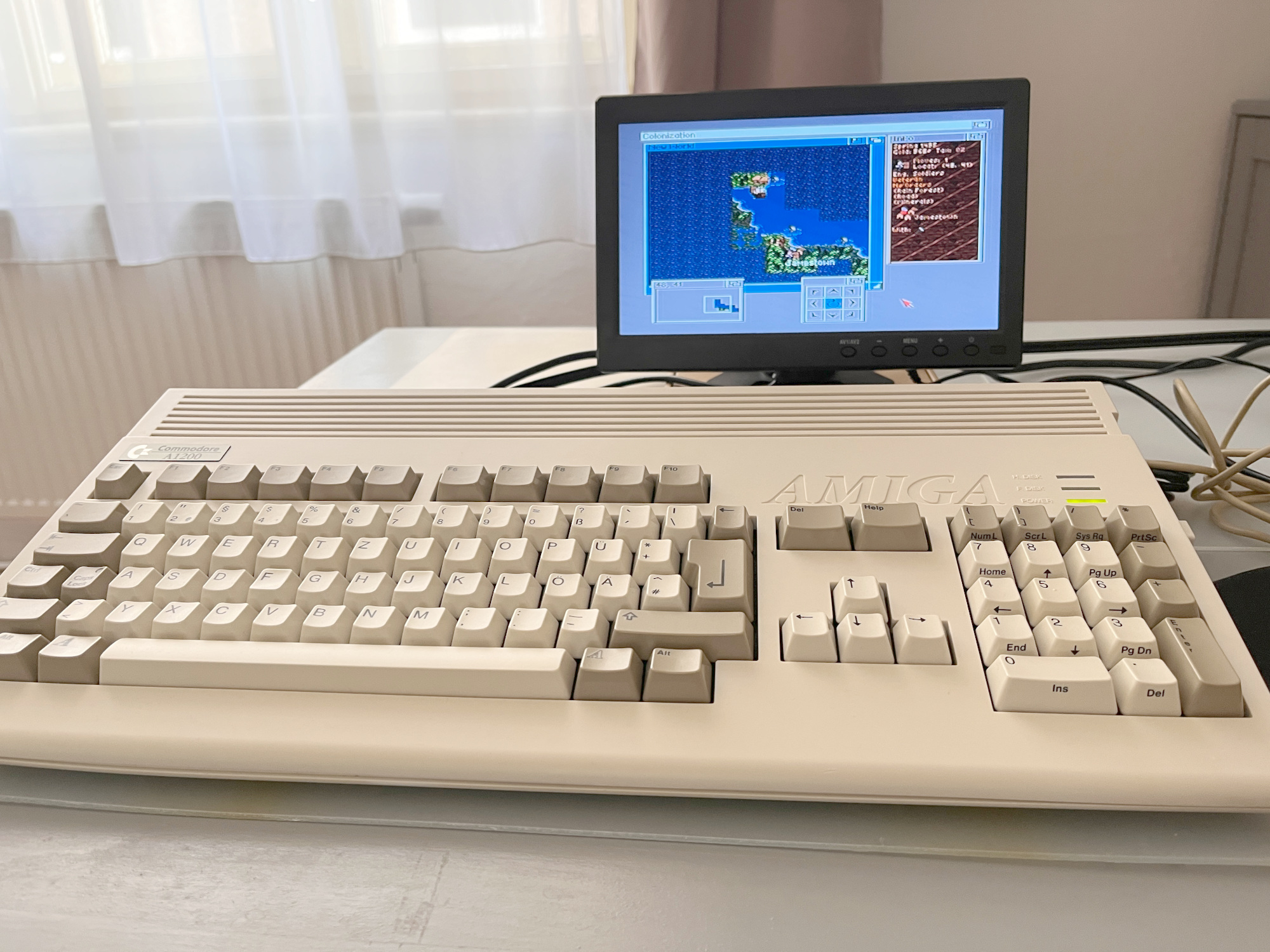 Zde například běžící hra Colonization.