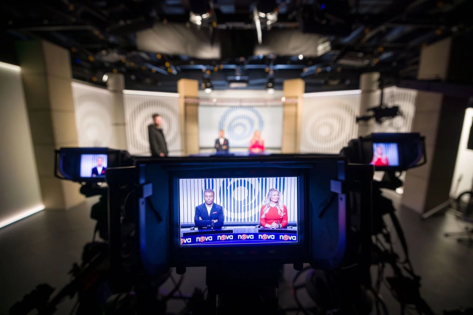 Retro speciál Televizních novin v replice studia z roku 1994