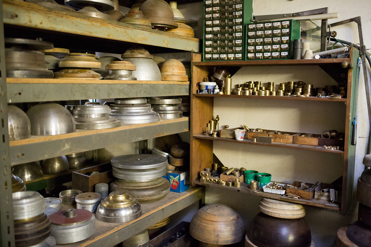 V rodinném pasířství udržují Čermákovi středověké řemeslo.