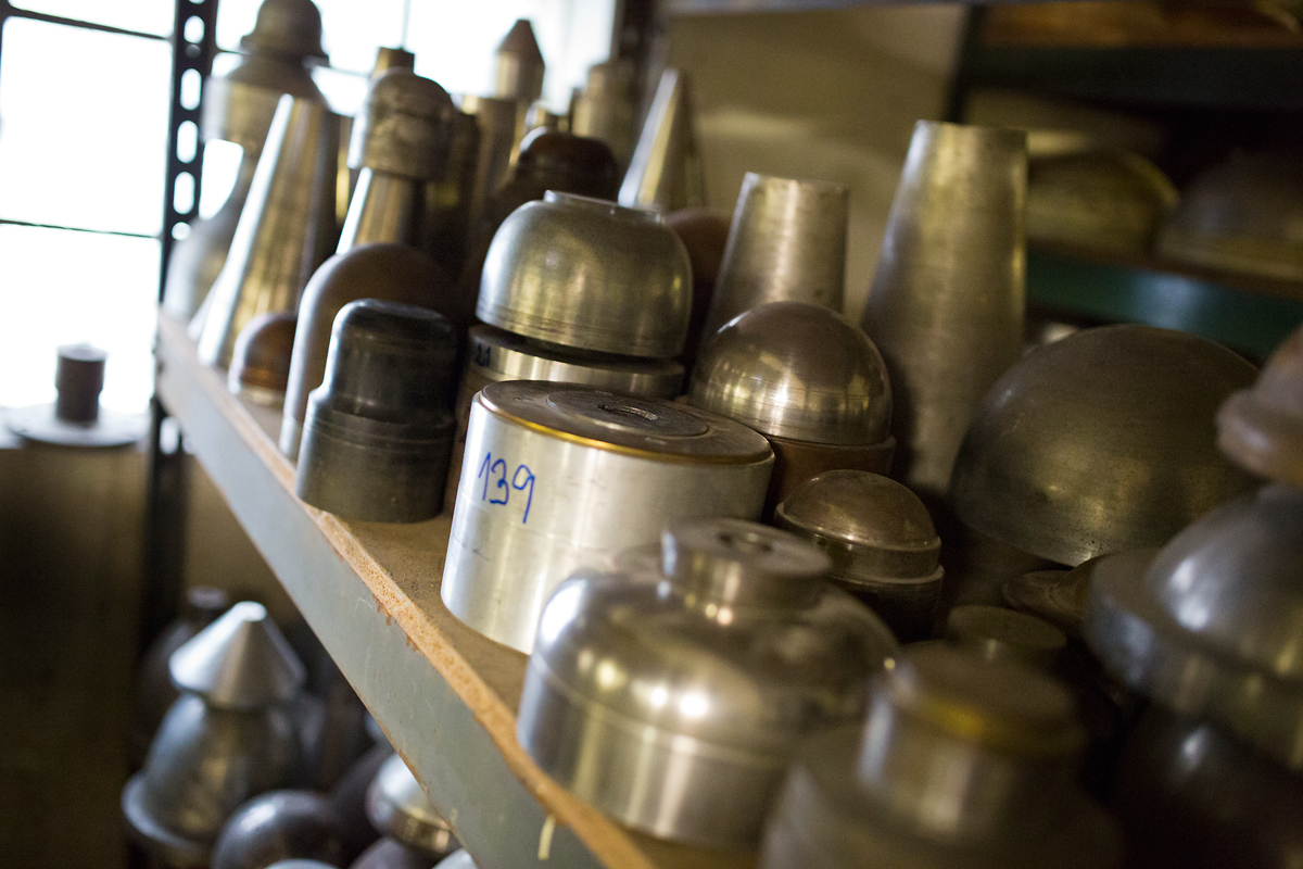 V rodinném pasířství udržují Čermákovi středověké řemeslo.