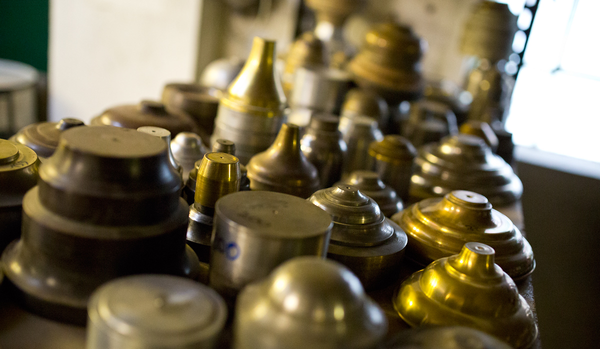 V rodinném pasířství udržují Čermákovi středověké řemeslo.