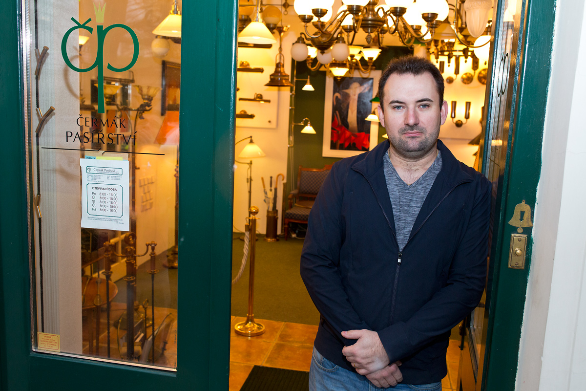 V rodinném pasířství udržují Čermákovi středověké řemeslo.