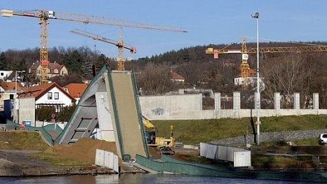 Náhledový obrázek - Praha odškodní oběti pádu Trojské lávky ještě před koncem vyšetřování