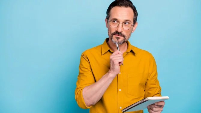 1.4.25 4*/kniha, muž, podnikatel, zamyšlení, zápis