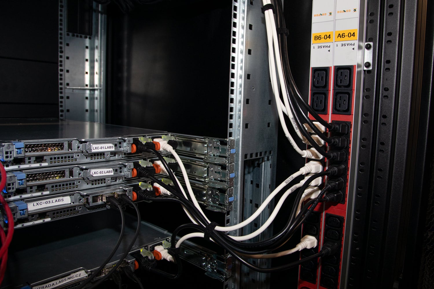 Servery Laboratoří CZ.NIC.