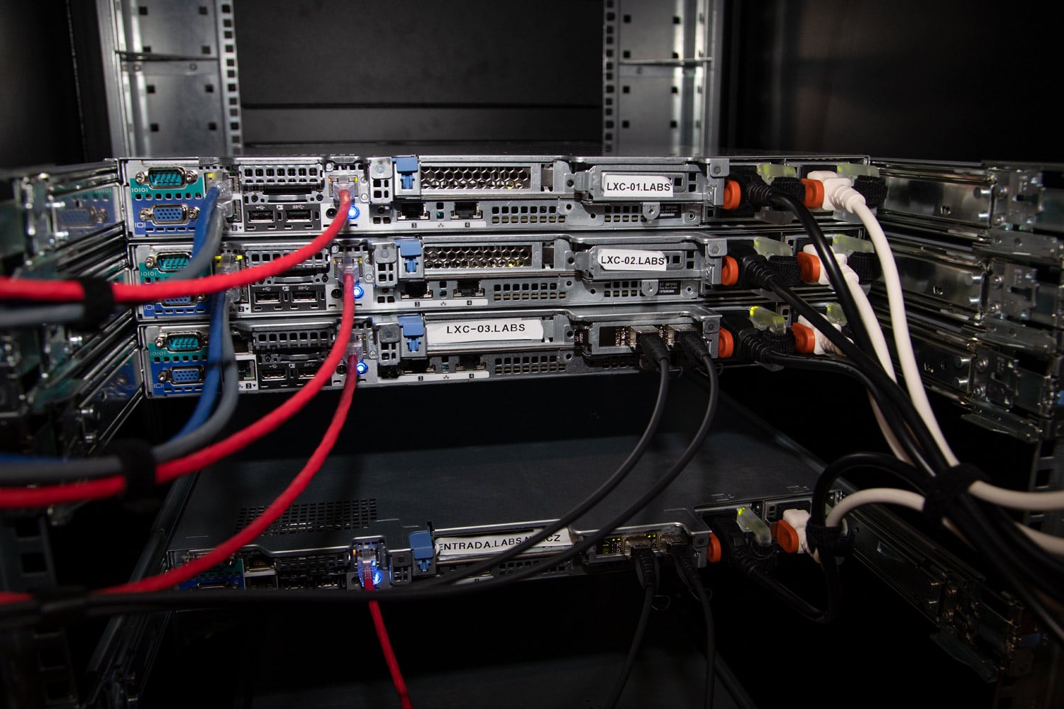 Servery Laboratoří CZ.NIC.