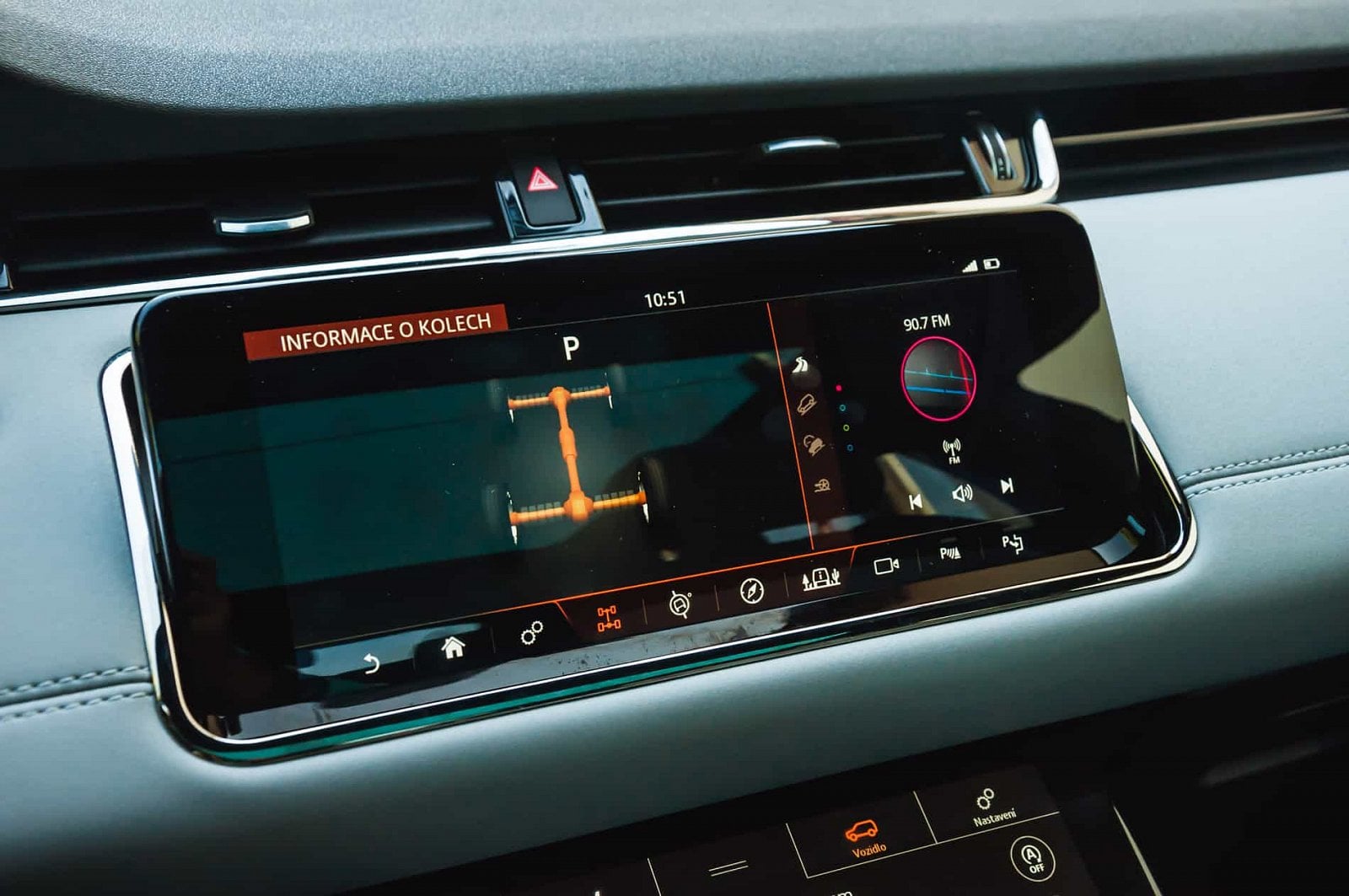 2019-09-Range-Rover-Evoque-2020-11-of-40.jpg