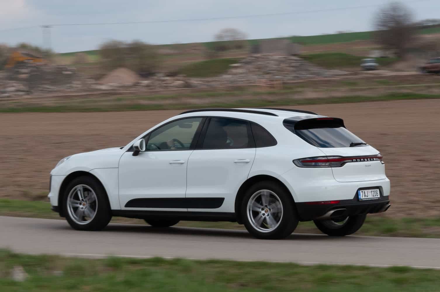 2019-04-Porsche-Macan-66.jpg