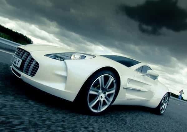 2012-01-modely-aston-martin-pro-indii-2.jpg