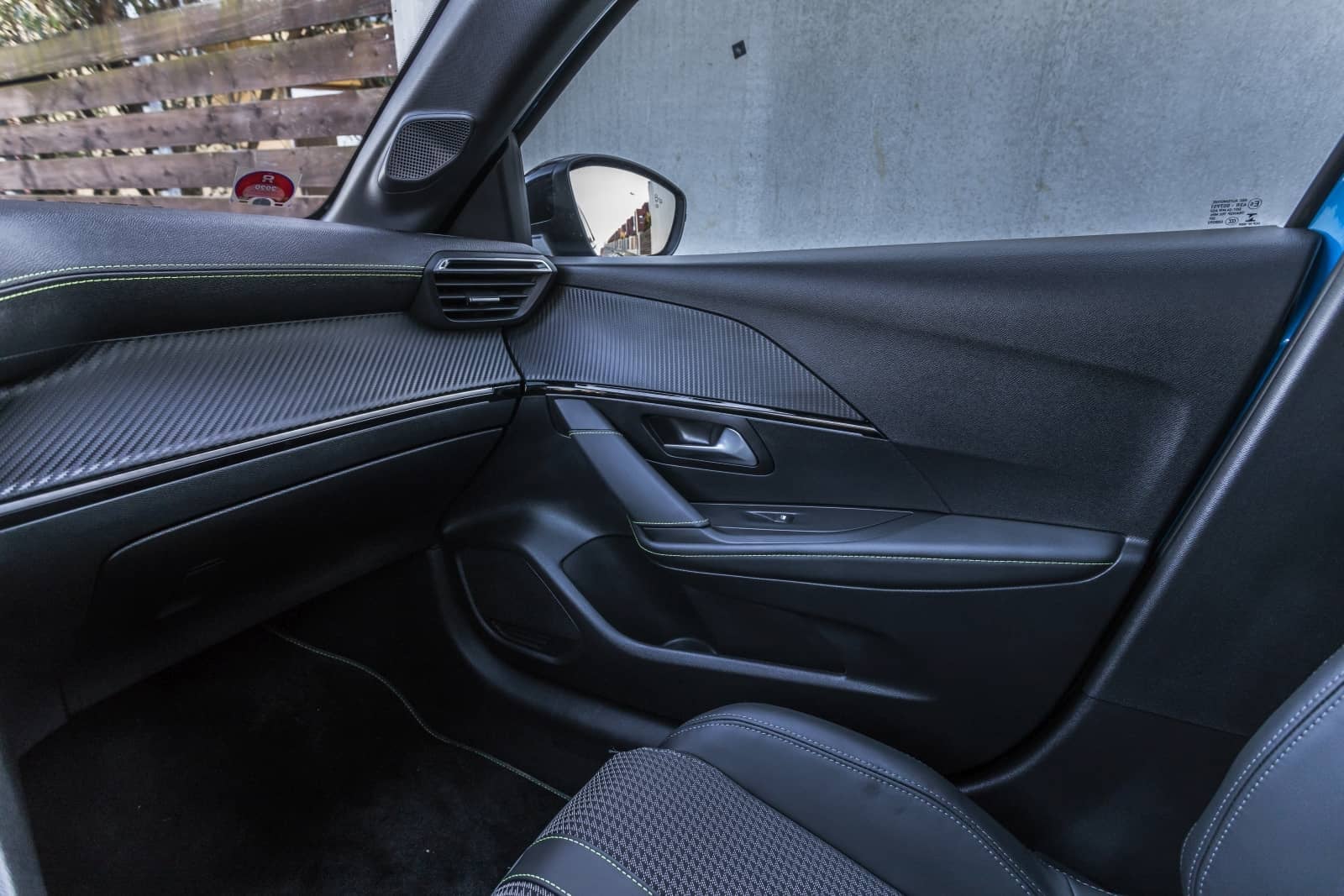 2020-01-Peugeot208064.jpg