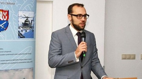 Náhledový obrázek - Zbrojaři mají pomocníka na ministerstvu obrany. Už čtvrtý rok