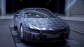 Náhledový obrázek - BMW i8 Spyder míří do výroby. Jmenuje se i8 Roadster a bude jezdit za 2,0 l/100 km