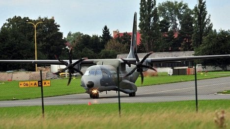 Náhledový obrázek - Vrtulníky i bitevníky. Vojsko pomůže oživit karlovarské letiště