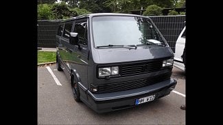 Náhledový obrázek - Volkswagen T3 Bus po radikálním tuningu má dvanáctiválec od Audi a skoro 500 koní