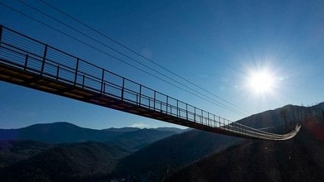 Náhledový obrázek - V Gatlinburgu se otevírá Nebeský most. Bude nejdelším svého druhu v USA