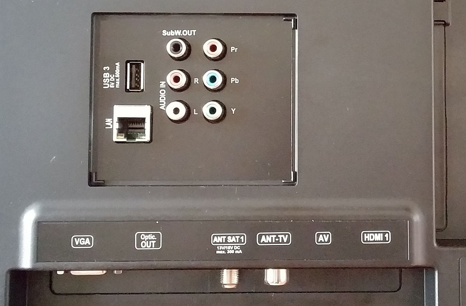 Výstup na subwoofer...