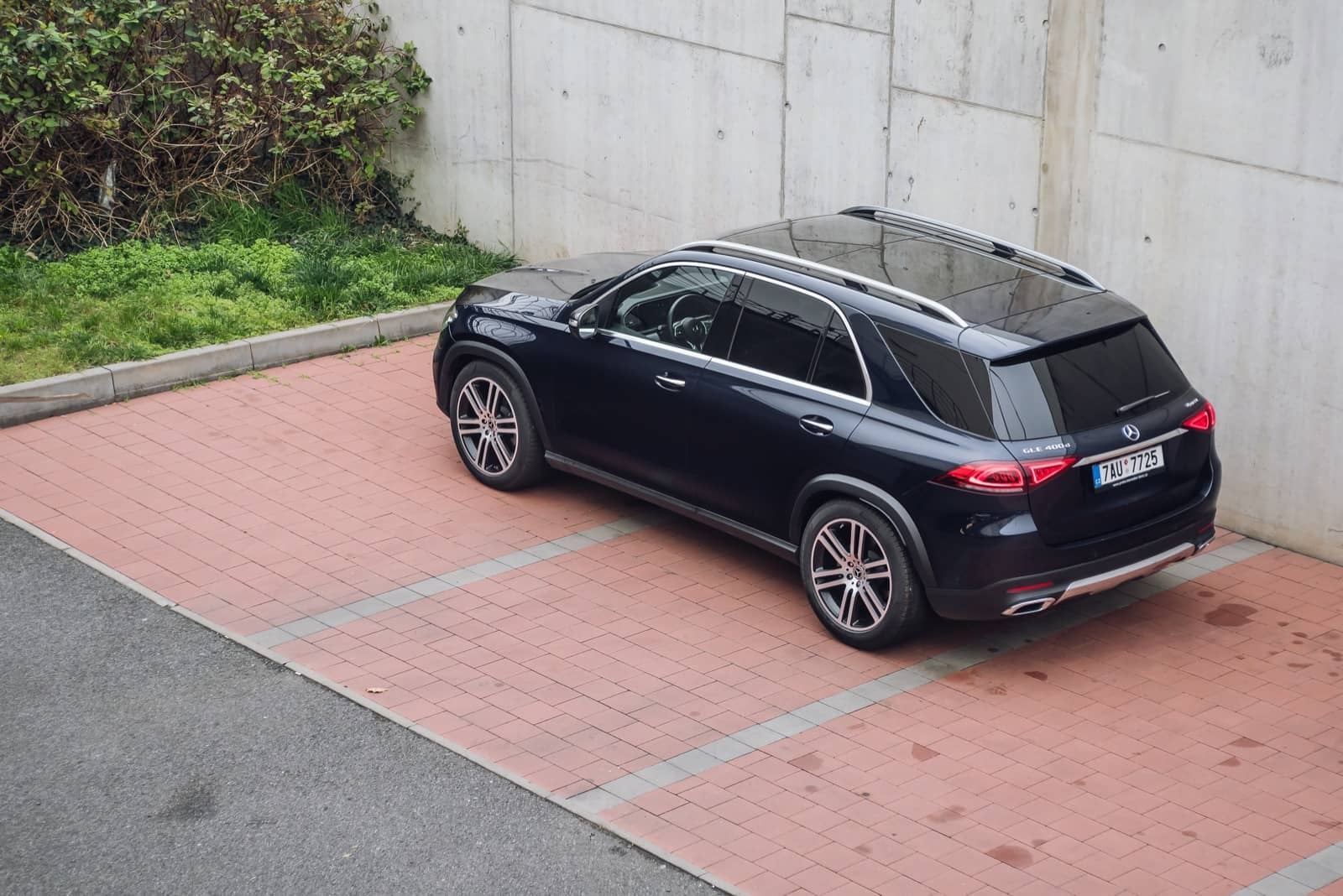 2019-12-Mercedes-Benz-GLE-400-d-00042.jpg