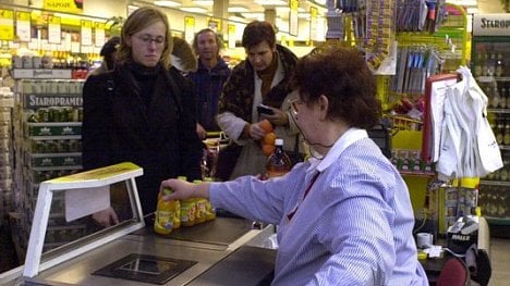 Náhledový obrázek - Pokladní v Aholdu dostanou příští rok přidáno. Odbory děkují i Sobotkovi