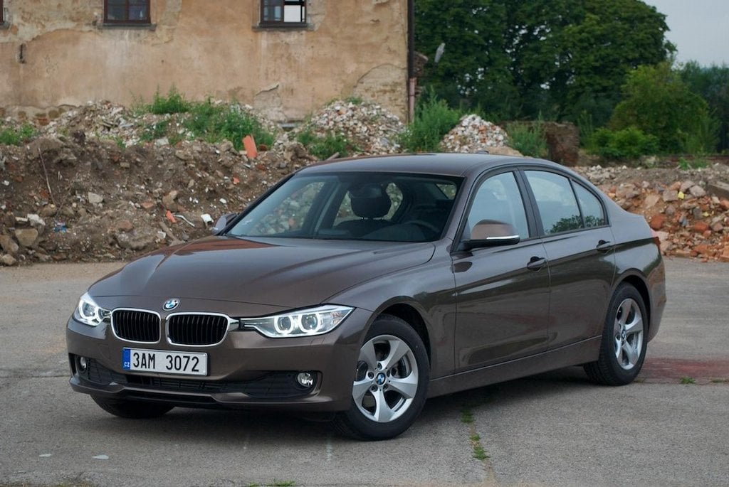 2011-10-bmw-320i-efficient-dynamics-37.jpg