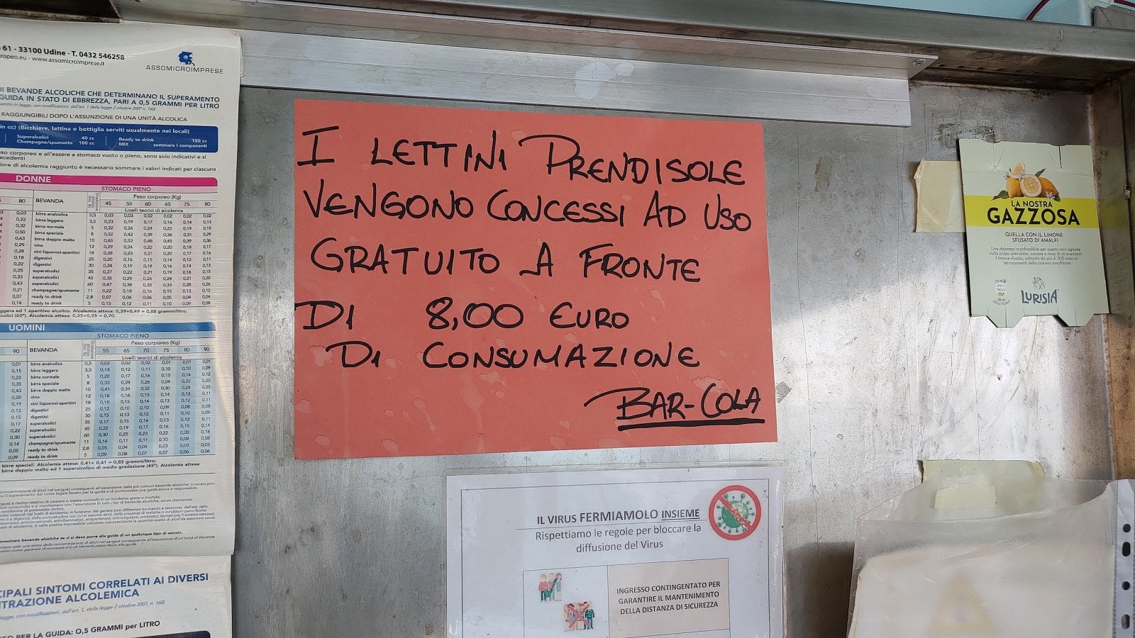 Ceny potravin a ukázky okolí. Promenáda Viale Miramare, Trieste, Itálie. (19. 6. 2023)