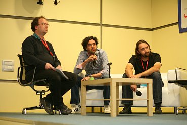 Na závěr konference osm autorů ve stručnosti představilo své mobilní aplikace. Patrick Zandl (Lupa.cz), Petr Mára a Tomáš Zvěřina (Multimedia atelier) jim nabídli zpětnou vazbu.