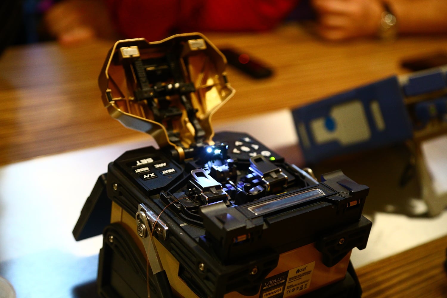 Svářečka je velmi odolný stroj, který vydrží pády i nepřízeň počasí. „Poruchovost je naprosto minimální, obvykle si za to může uživatel sám.“