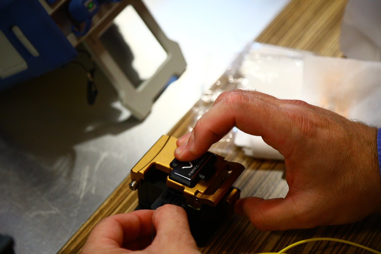 Proces je jednoduchý, vložit a zacvaknout.