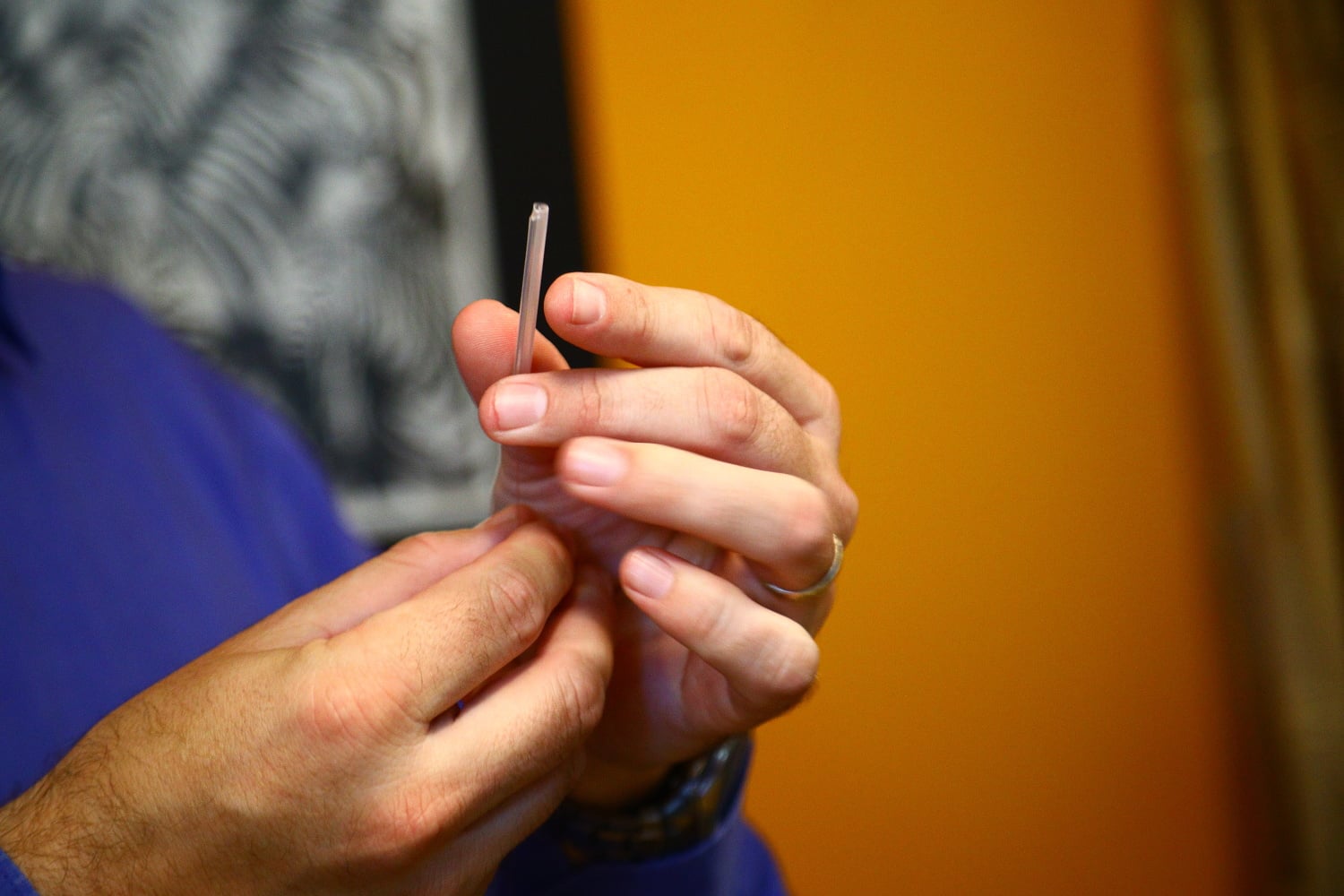 Ochranná trubička se pak navlékne na svár.