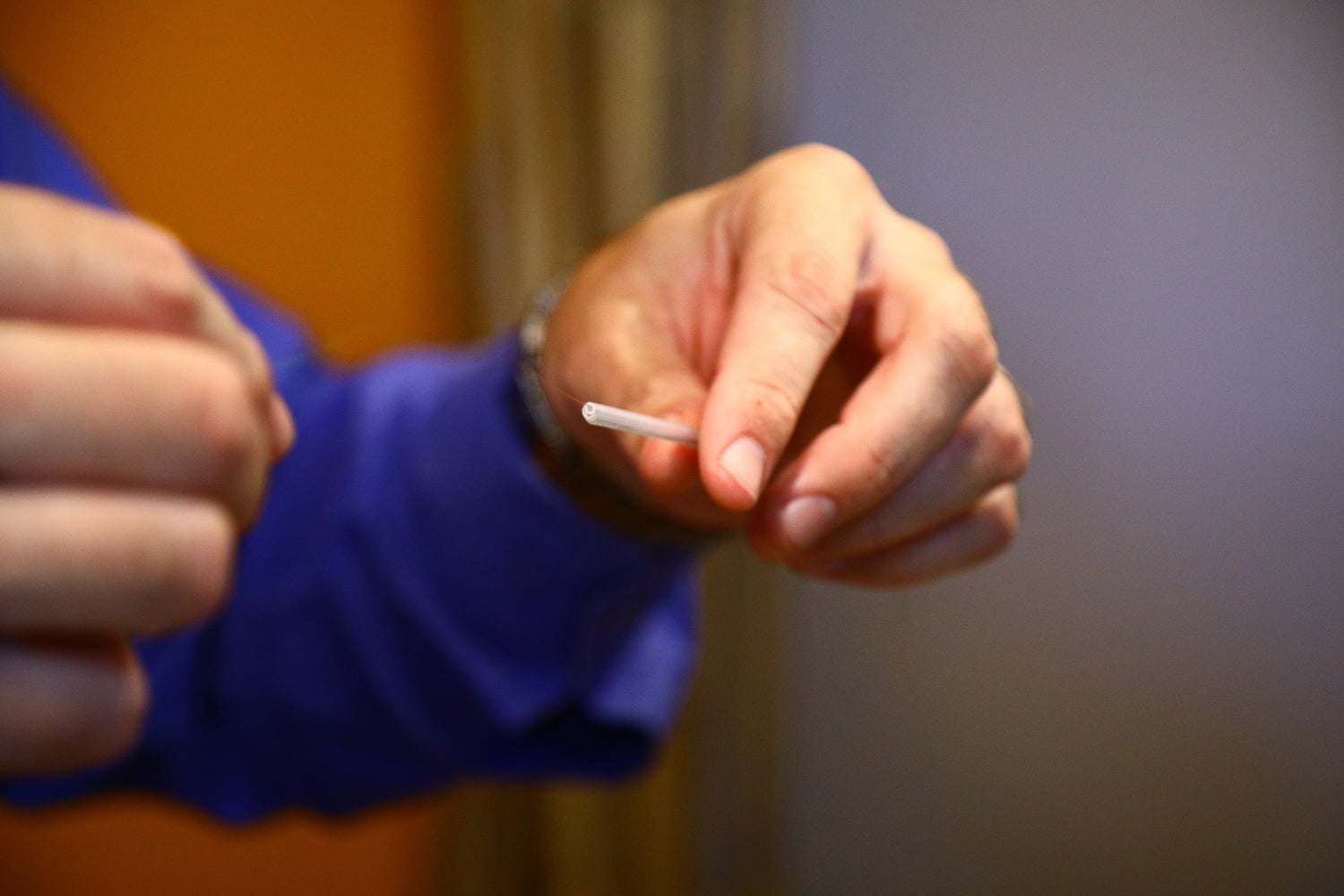 Nejde o nic jiného než o plastovou trubičku s podpěrkou.