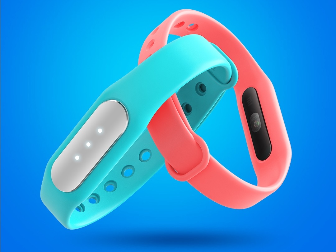 Nositelná elektronika je prodlouženou rukou mobilu, k dispozici jsou nejrůznější hodinky, prsteny a další vymoženosti. Nám se líbí nový fitness náramek od Xiaomi se senzorem srdečního tepu. Umí sledovat vaši aktivitu, ale fungovat jako budík nebo vibracemi upozornit na příchozí telefonní hovor.