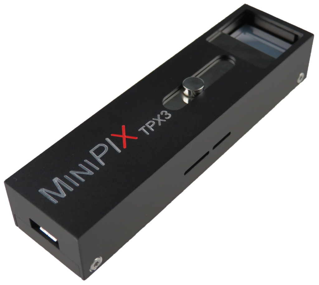 Detektor MiniPIX TPX3 vyvinutý českou společností ADVACAM, který se již brzy podívá až na Měsíc. Zdroj: ADVACAM