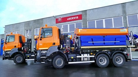 Tatra Trucks dodala nová vozidla pro údržbu komunikací s nástavbami Schmidt