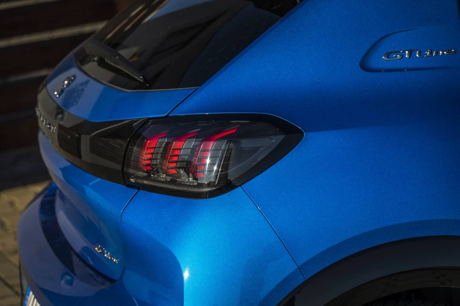 2020-01-Peugeot208045.jpg
