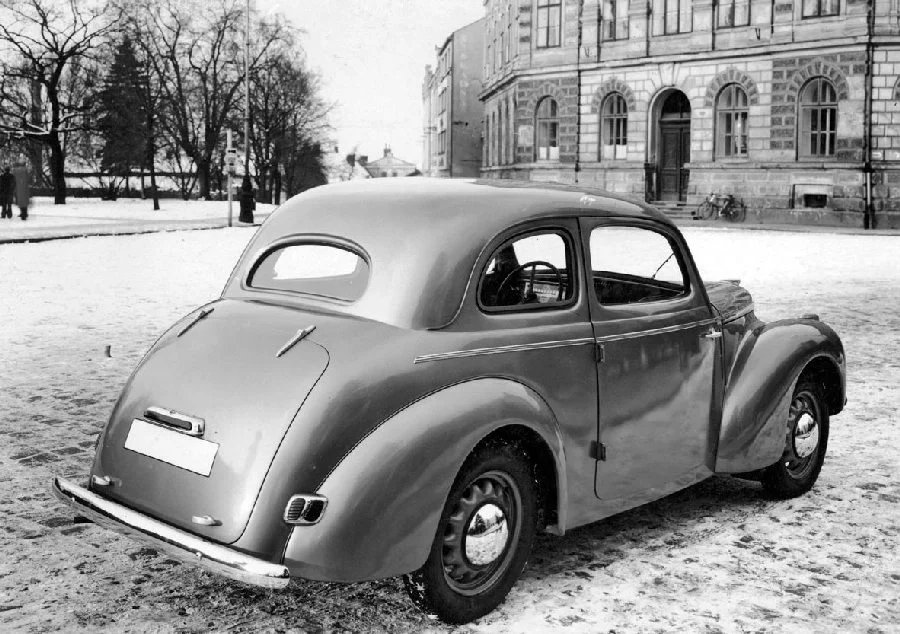Úhledný Škoda 1101 v mnoha karosářských verzích byl nejen exportním hitem, ale současně marnou touhou našich motoristů. Škodovek by se lehce prodal desetinásobek vyráběného počtu…