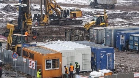 Náhledový obrázek - Objem veřejných zakázek loni vzrostl téměř o polovinu. Investovalo Čepro, SŽDC i ŘSD